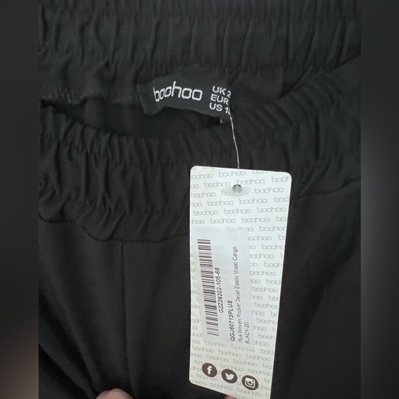 NWT- Boohoo Cargo Pants - Picture 4 of 4